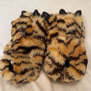 Novelty animal paw slippers